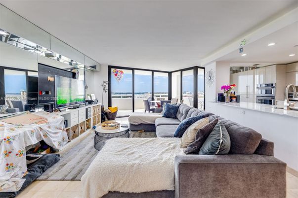 Interior, Kitchen, Living room, Recessed Lighting, Stainless Steel Appliances