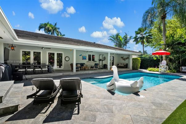Exterior, Pool
