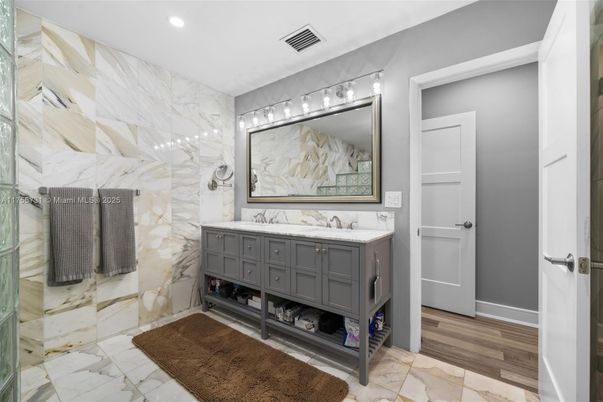 Bathroom, Interior, Marble Walls, Recessed Lighting, Wood Texture Flooring