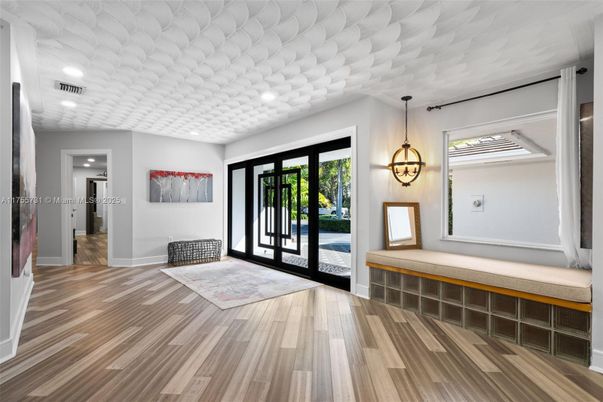 Interior, Pendant Lights, Recessed Lighting, Wood Texture Flooring
