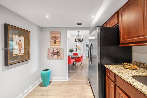 Chandelier, Dining room, Interior, Kitchen, Recessed Lighting, Wood Texture Flooring