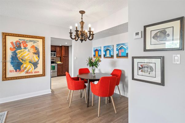 Chandelier, Dining room, Interior, Kitchen, Stainless Steel Appliances, Wood Texture Flooring