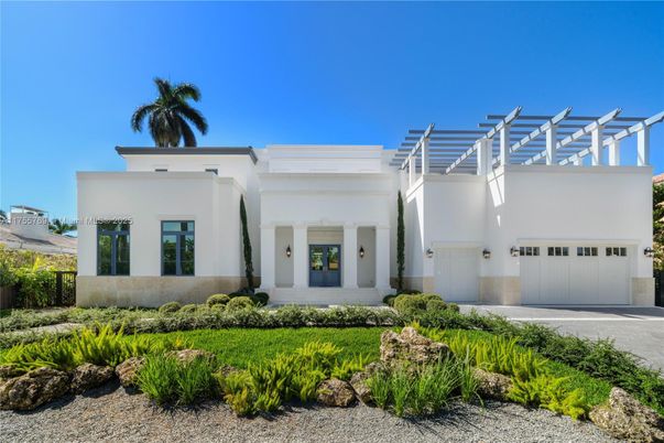 Attached, Exterior, Facade, Modern