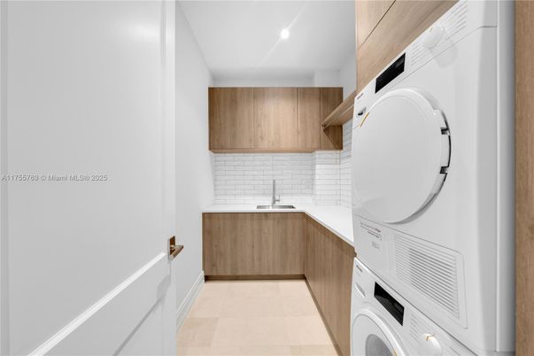 Interior, Recessed Lighting, Washer