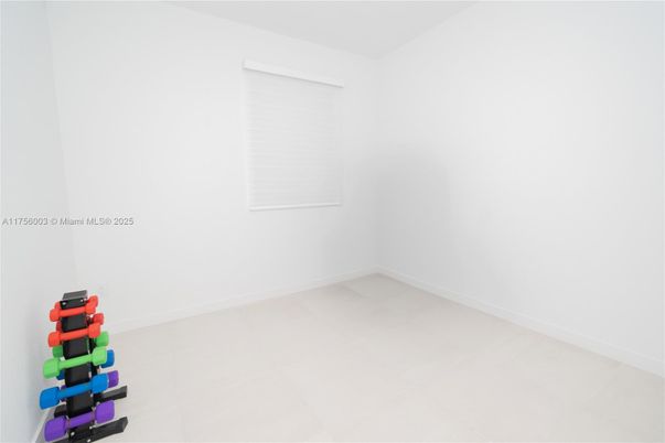 Empty room, Interior