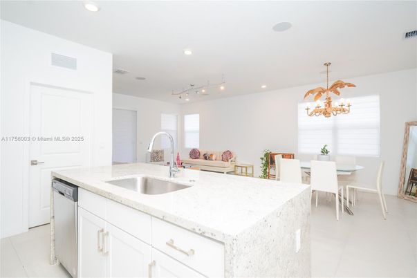 Chandelier, Dining room, Interior, Kitchen, Recessed Lighting, Stainless Steel Appliances
