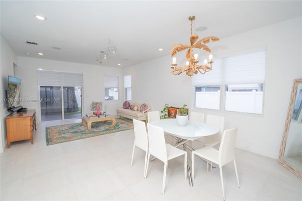 Chandelier, Dining room, Interior, Living room, Recessed Lighting