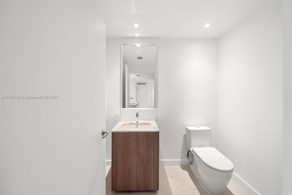 Bathroom, Interior, Recessed Lighting