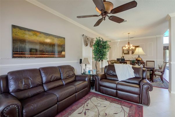 Chandelier, Dining room, Interior, Living room