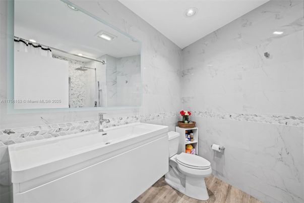 Bathroom, Interior, Marble Walls, Recessed Lighting, Wood Texture Flooring