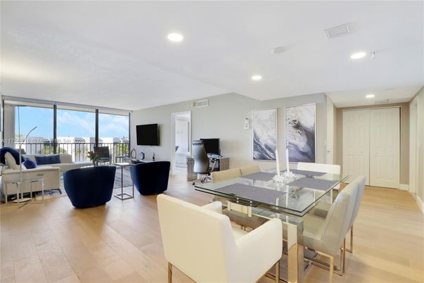 Dining room, Interior, Living room, Recessed Lighting, Wood Texture Flooring