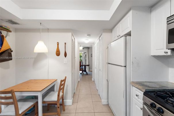 Dining room, Interior, Kitchen, Pendant Lights, Stainless Steel Appliances