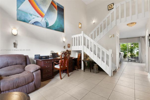 Home Office, Interior