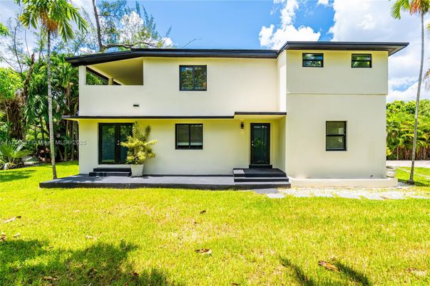 Backyard, Exterior, Facade, Modern