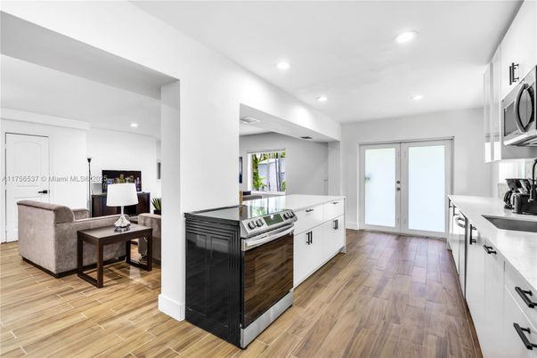 Interior, Kitchen, Living room, Recessed Lighting, Wood Texture Flooring