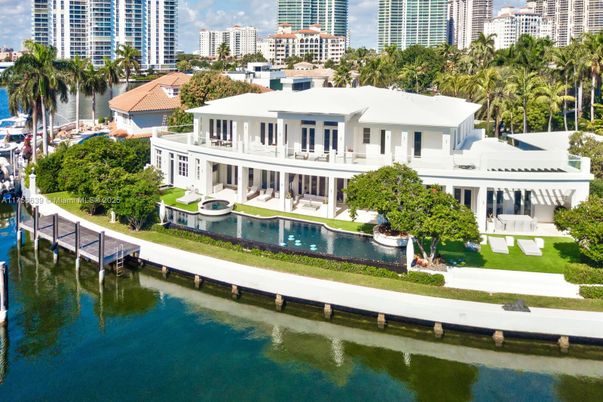 Exterior, Lake