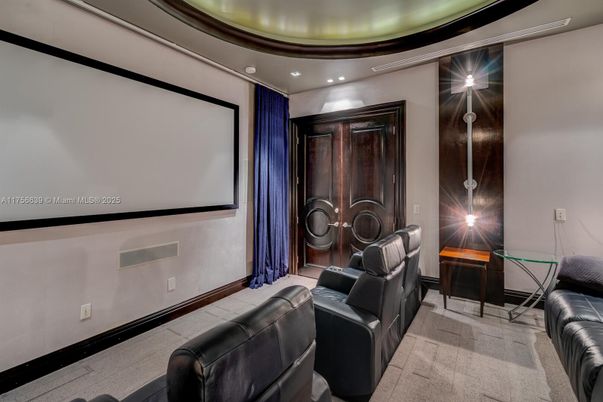Interior, Projection Screen, Recessed Lighting, Theatre Room