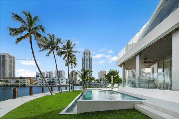 Exterior, Lake, Pool, Water