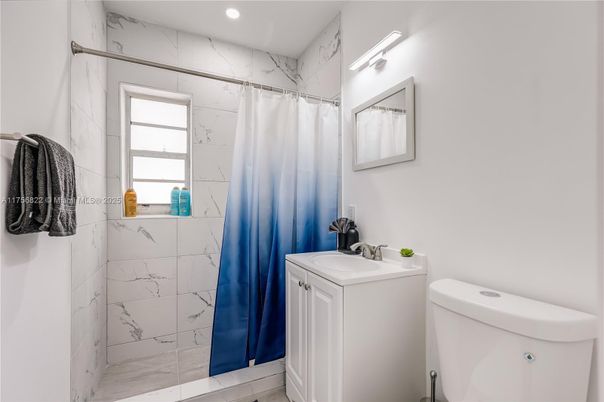 Bathroom, Interior, Marble, Marble Walls, Recessed Lighting