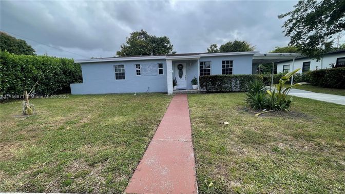 Backyard, Exterior, Facade, Ranch