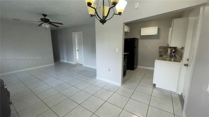 Empty room, Interior, Pendant Lights