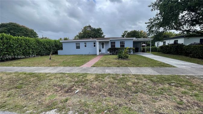 Backyard, Exterior, Facade, Ranch