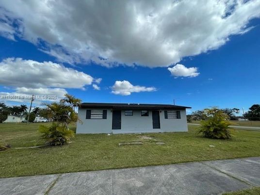 Backyard, Exterior, Facade, Ranch