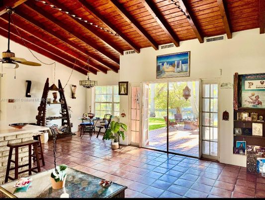 Dining room, Interior, Pendant Lights, Wooden Beams, Wooden Ceilings