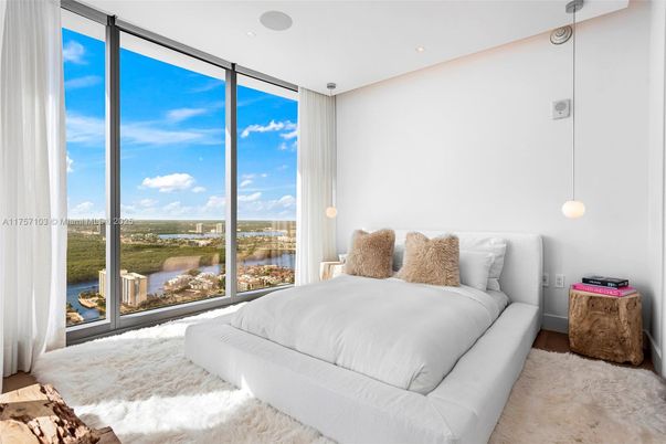 Bedroom, Interior, Pendant Lights, Recessed Lighting, Water