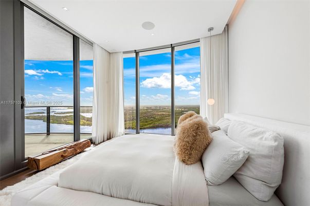 Bedroom, Interior, Recessed Lighting, Water