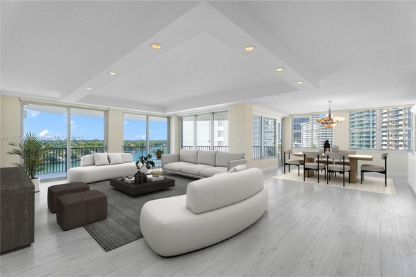 Chandelier, Dining room, Interior, Living room, Recessed Lighting, Wood Texture Flooring