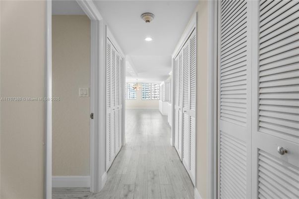 Interior, Pendant Lights, Recessed Lighting, Wood Texture Flooring