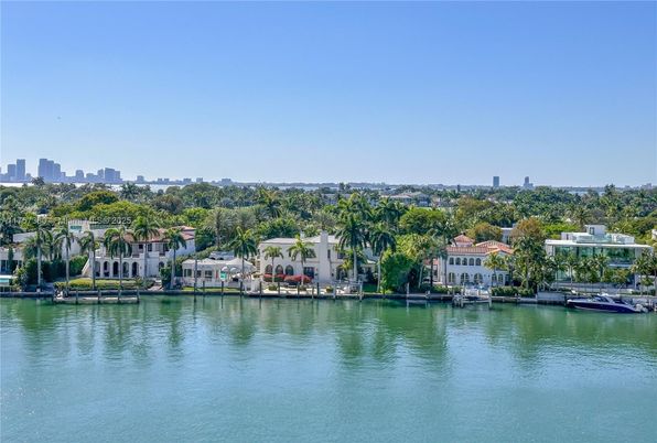 Exterior, Lake