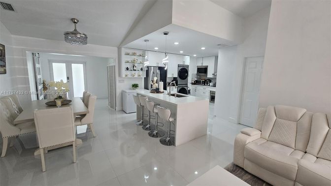 Dining room, Interior, Kitchen, Pendant Lights, Recessed Lighting, Stainless Steel Appliances