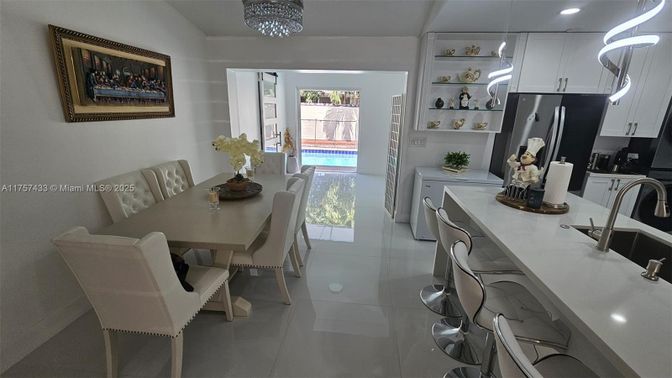 Dining room, Interior, Kitchen, Recessed Lighting