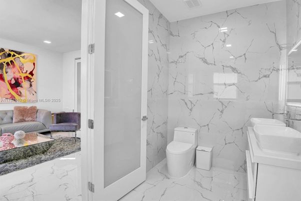 Bathroom, Interior, Marble, Marble Walls, Recessed Lighting