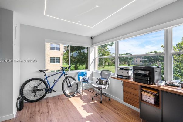 Home Office, Interior, Recessed Lighting, Wood Texture Flooring