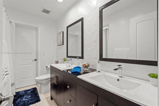 Bathroom, Dual Sink Vanities, Interior, Recessed Lighting
