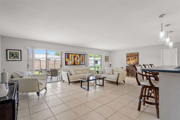 Dining room, Interior, Living room, Pendant Lights, Recessed Lighting