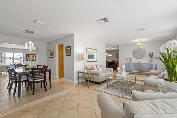 Dining room, Interior, Living room, Pendant Lights