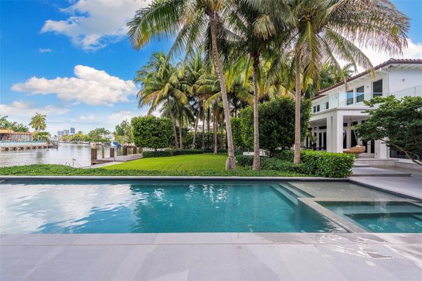 Exterior, Pool, Water