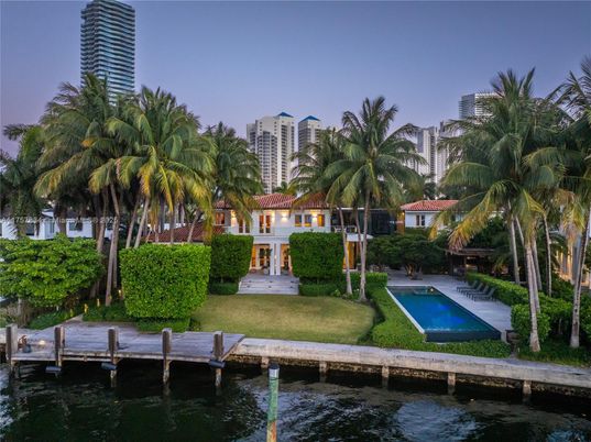 Exterior, Lake, Pool
