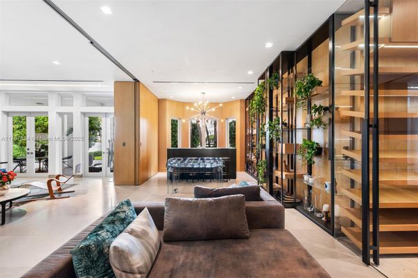 Interior, Living room, Pendant Lights, Piano, Recessed Lighting