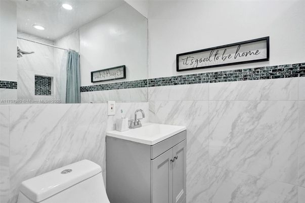 Bathroom, Interior, Marble, Marble Walls, Recessed Lighting