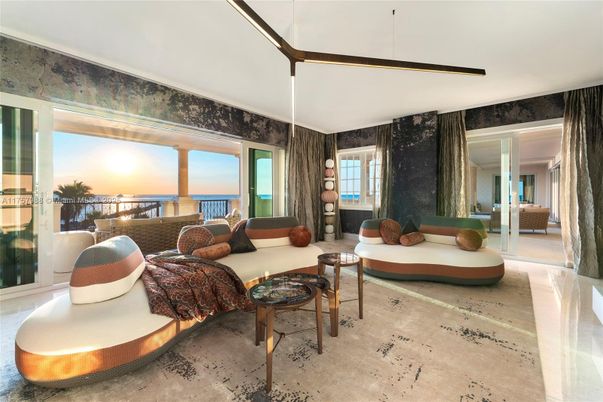Interior, Living room, Water
