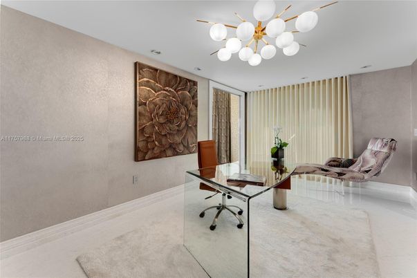 Home Office, Interior