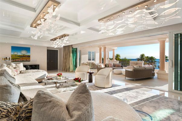 Interior, Living room, Pendant Lights, Recessed Lighting