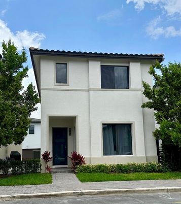 Exterior, Facade, Mediterranean