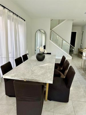 Dining room, Interior