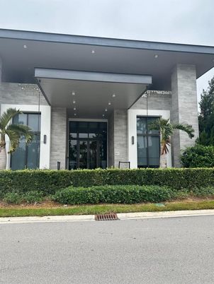Exterior, Facade, Modern